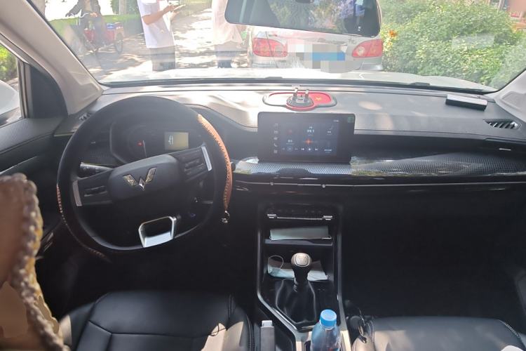 Used Wuling Asta 2021 1.5T Manual Xingyue Edition Center Console