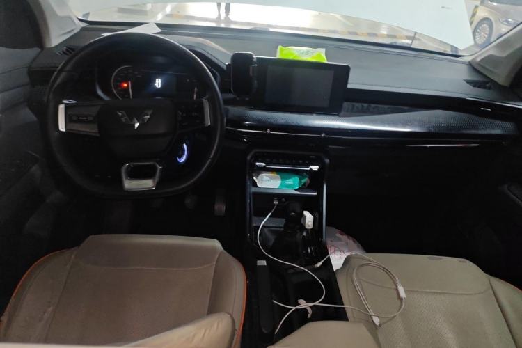 Used Wuling Asta 2021 1.5T Manual Xingyue Edition Center Console