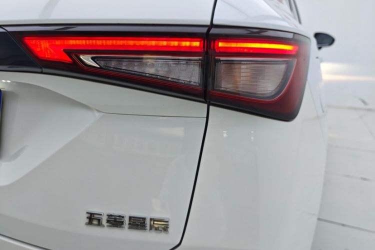 Used Wuling Asta 2021 1.5T CVT Starlight Edition Exterior 3