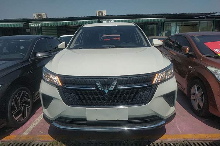 Used Wuling Asta 2021 1.5T Manual Xingyue Edition Front