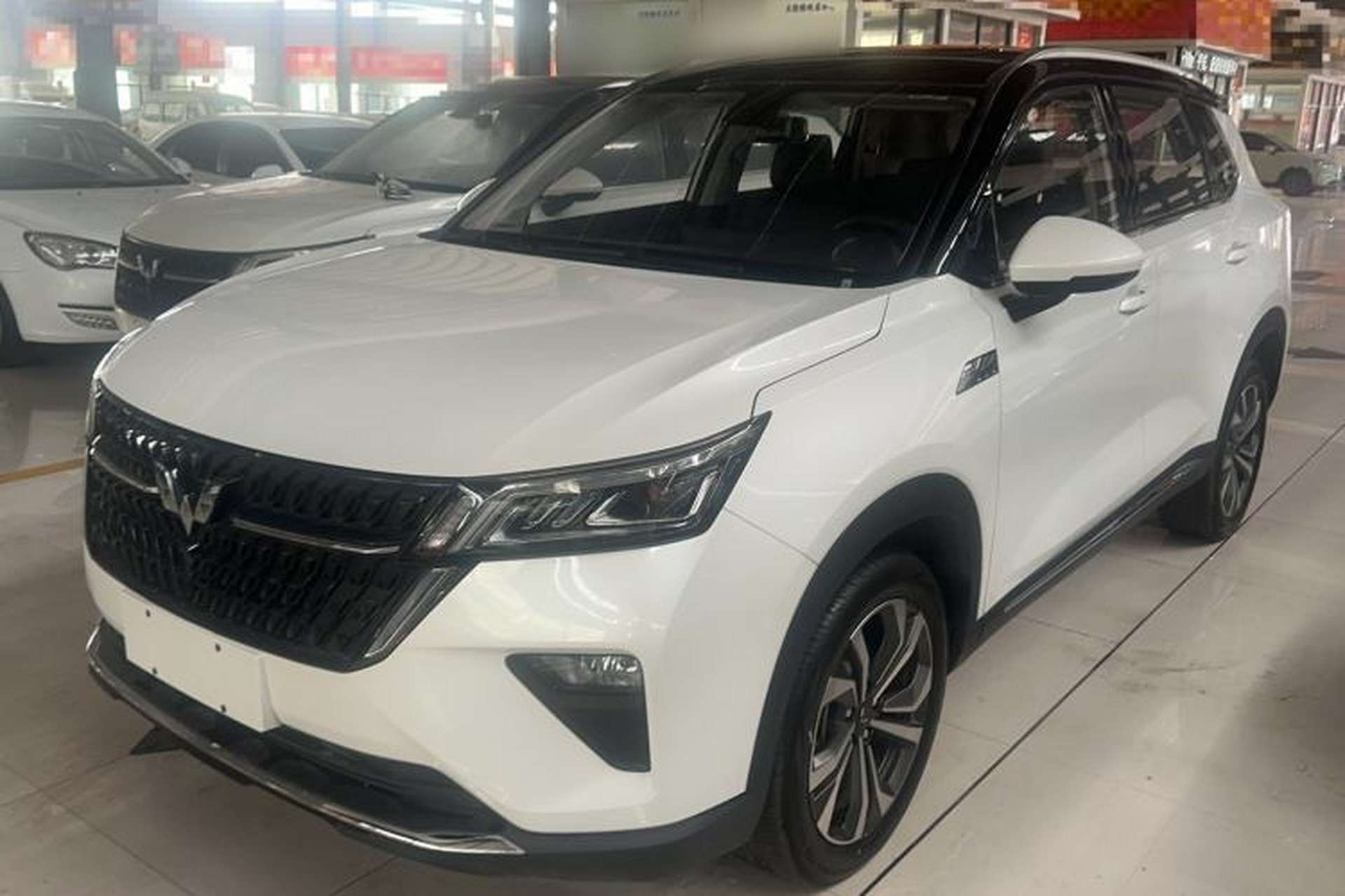 Used Wuling Asta 2021 1.5T CVT Starlight Edition Front Left 45 Deg