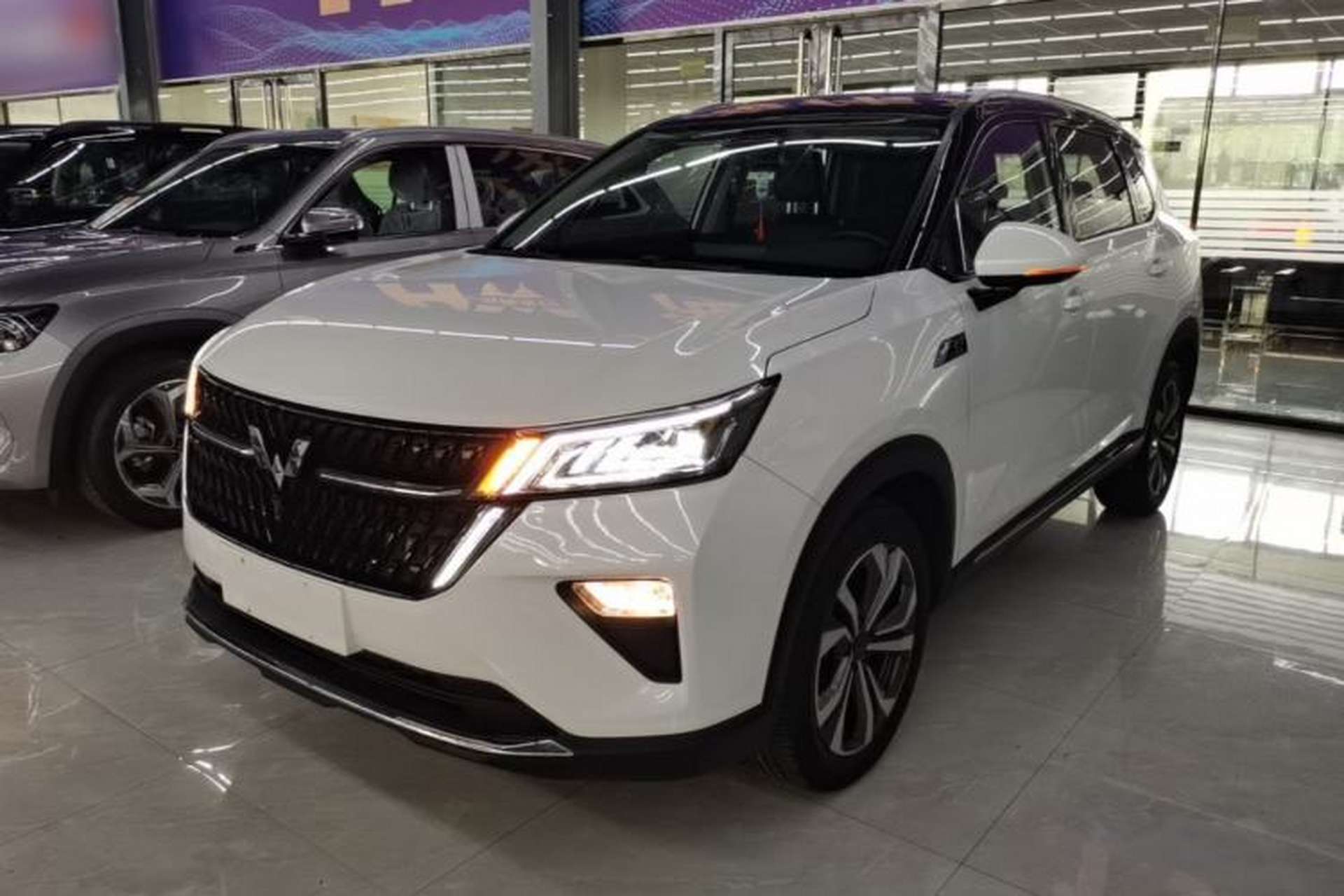 Used Wuling Asta 2021 1.5T CVT Starlight Edition Front Left 45 Deg