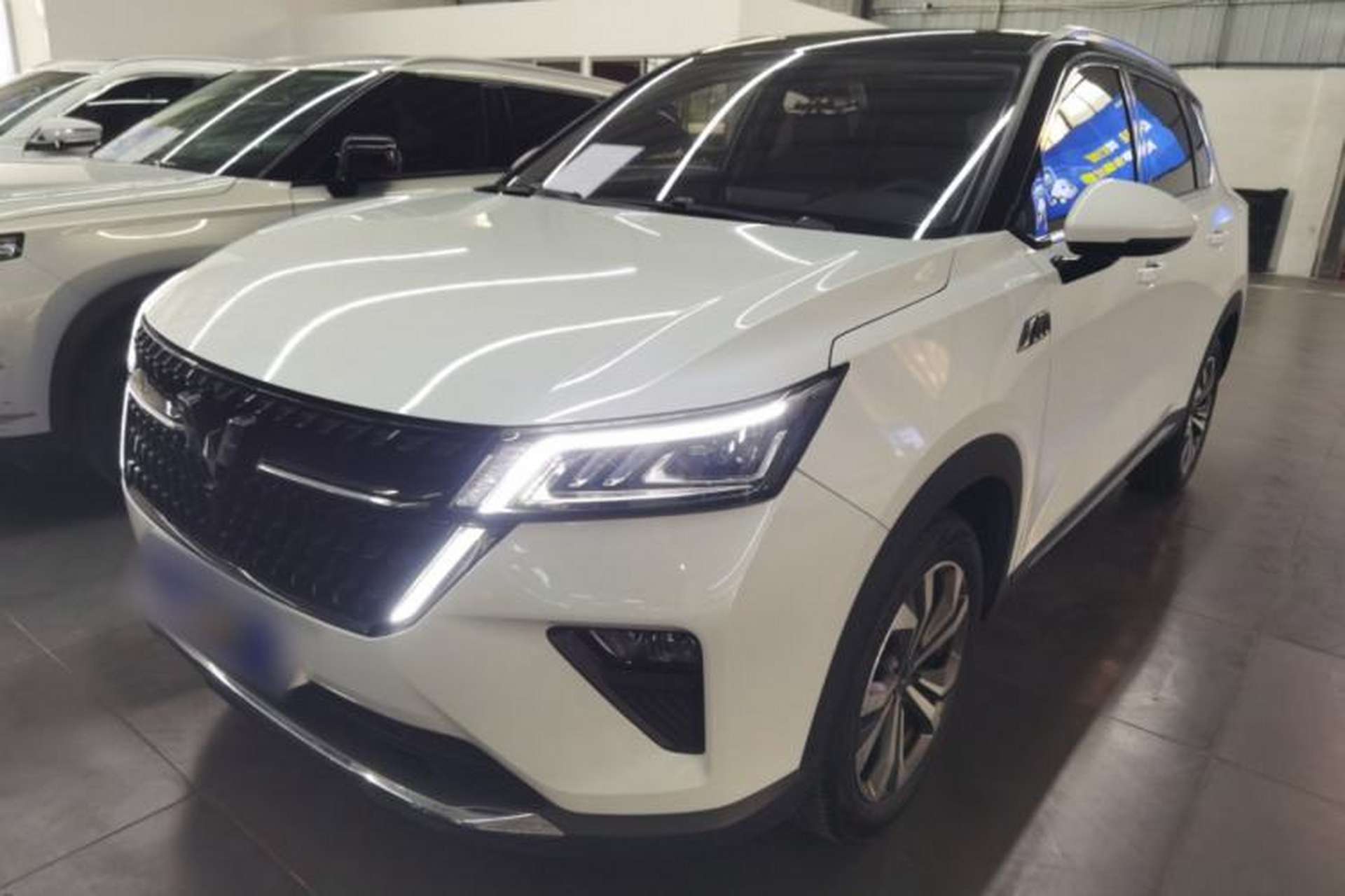 Used Wuling Asta 2021 1.5T CVT Starlight Edition Front Left 45 Deg
