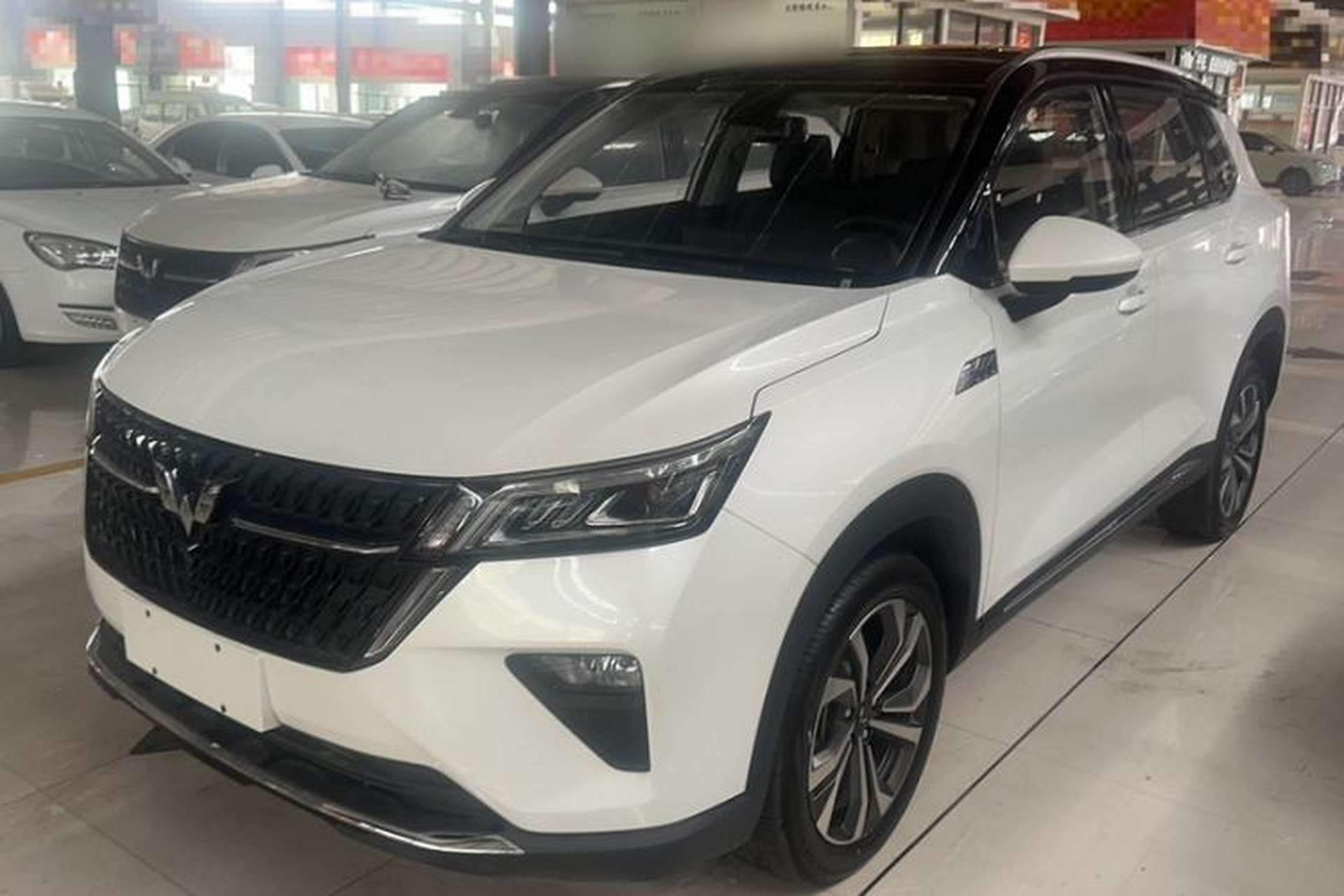 Used Wuling Asta 2021 1.5T CVT Starlight Edition Front Left 45 Deg