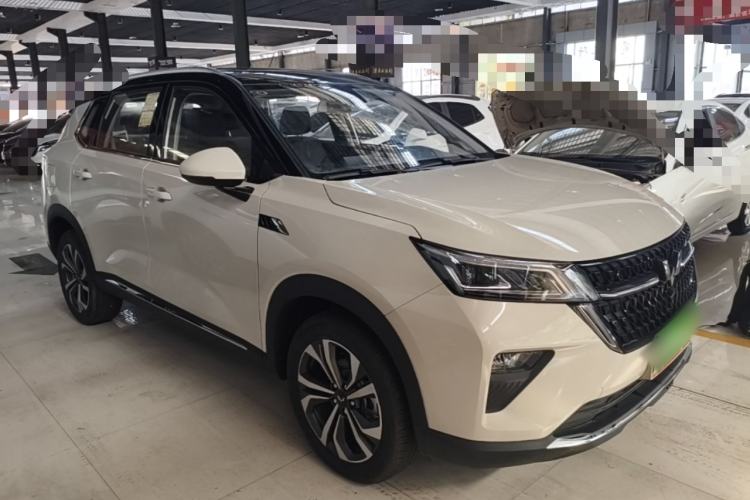 Used Wuling Asta 2021 1.5T CVT Starlight Edition Front Right 45 Deg