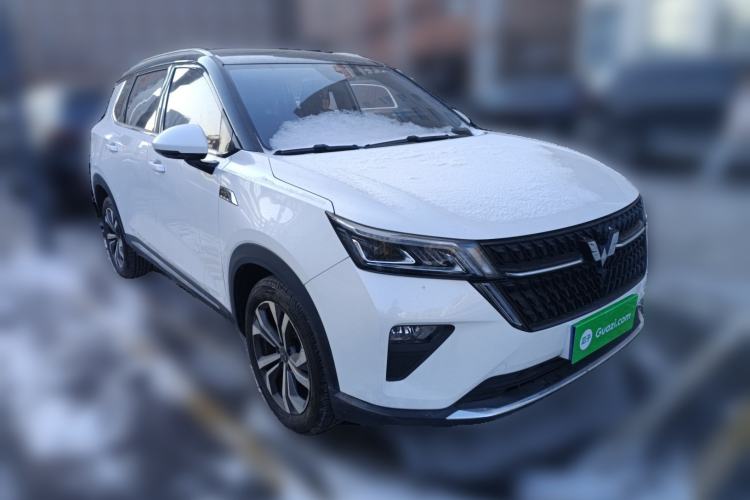 Used Wuling Asta 2021 1.5T CVT Starlight Edition Front Right 45 Deg
