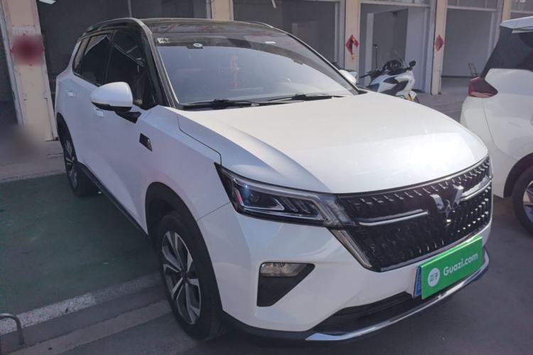 Used Wuling Asta 2021 1.5T CVT Starlight Edition Front Right 45 Deg