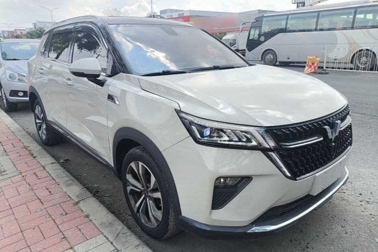 Used Wuling Asta 2021 1.5T CVT Starlight Edition Front Right 45 Deg