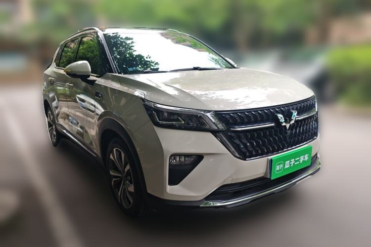 Used Wuling Asta 2021 1.5T CVT Starlight Edition Front Right 45 Deg