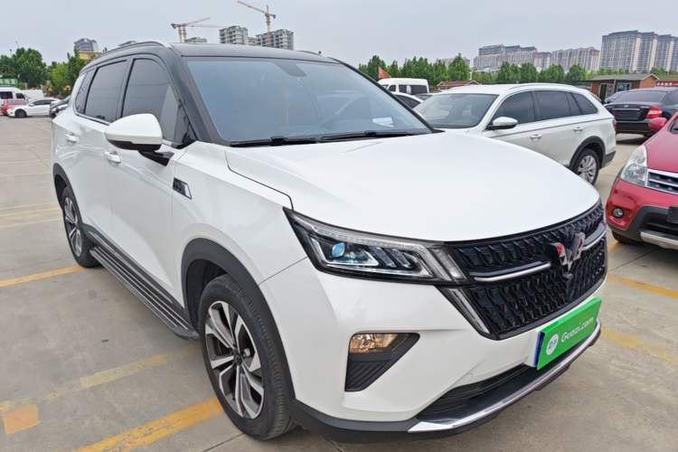 Used Wuling Asta 2021 1.5T CVT Starlight Edition Front Right 45 Deg