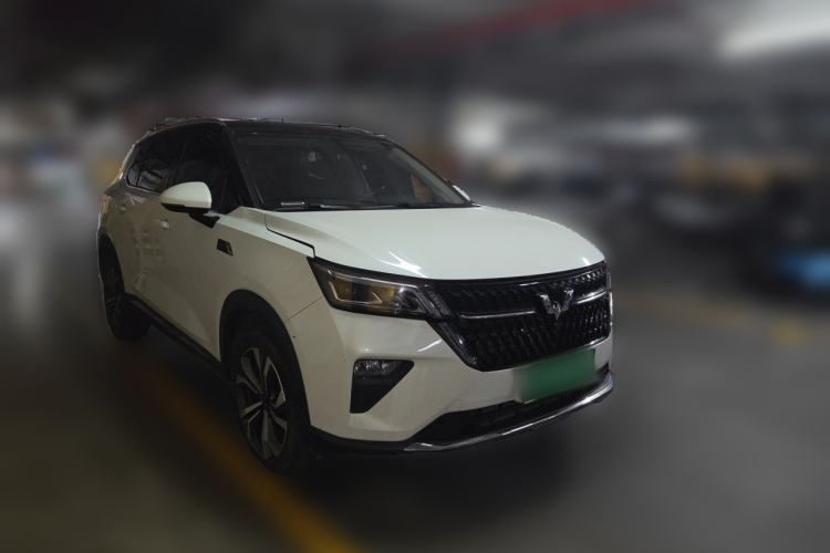 Used Wuling Asta 2021 1.5T CVT Starlight Edition Front Right 45 Deg