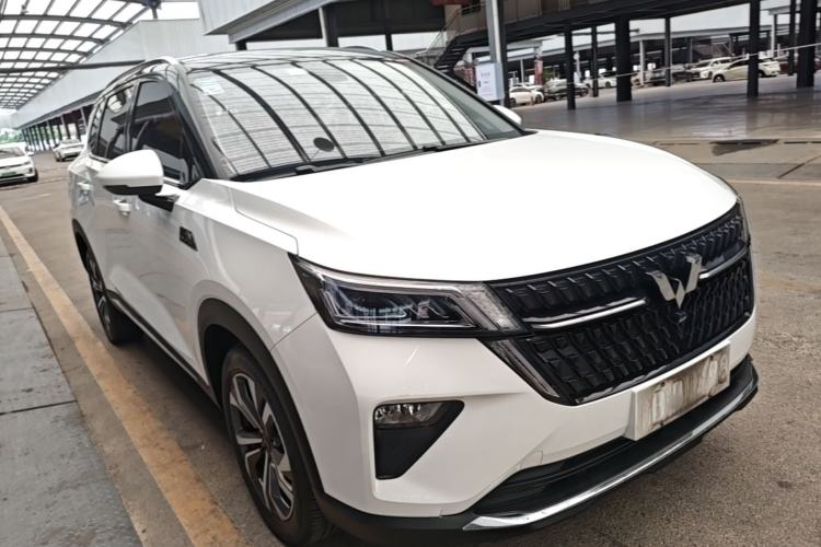 Used Wuling Asta 2021 1.5T CVT Starlight Edition Front Right 45 Deg
