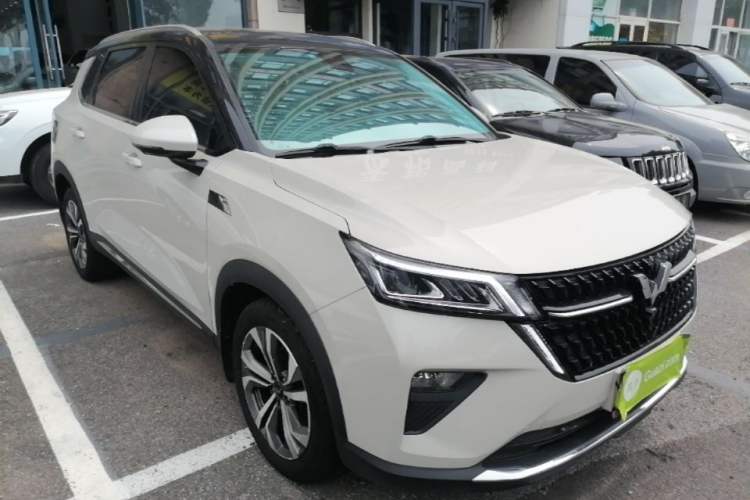 Used Wuling Asta 2021 1.5T CVT Star曜 Edition Front Right 45 Deg