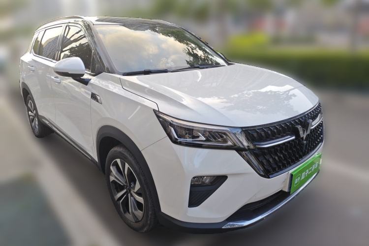 Used Wuling Asta 2021 1.5T CVT Starlight Edition Front Right 45 Deg