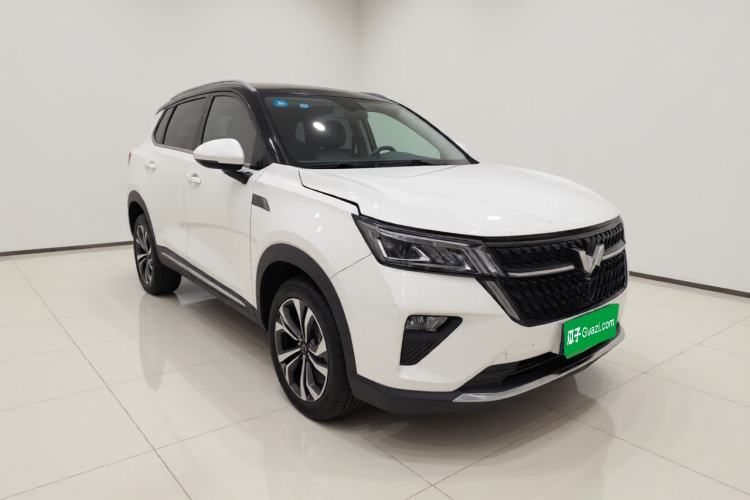 Used Wuling Asta 2021 1.5T CVT Starlight Edition Front Right 45 Deg