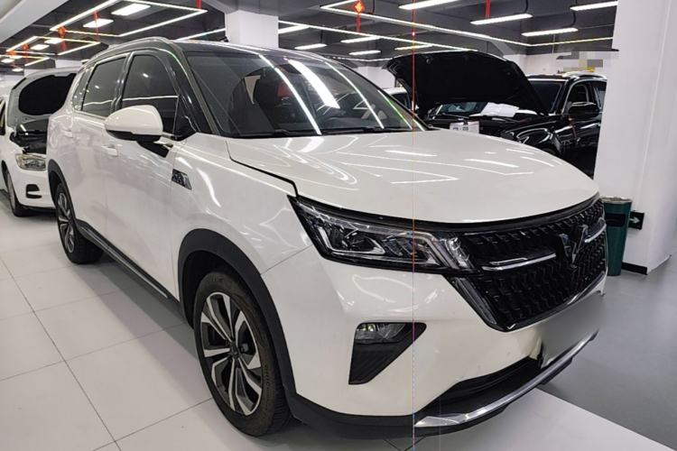 Used Wuling Asta 2021 1.5T CVT Starlight Edition Front Right 45 Deg