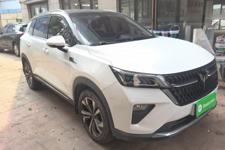 Used Wuling Asta 2021 1.5T CVT Starlight Edition Front Right 45 Deg