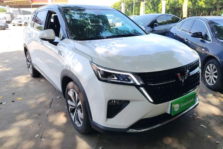 Used Wuling Asta 2021 1.5T CVT Starlight Edition Front Right 45 Deg