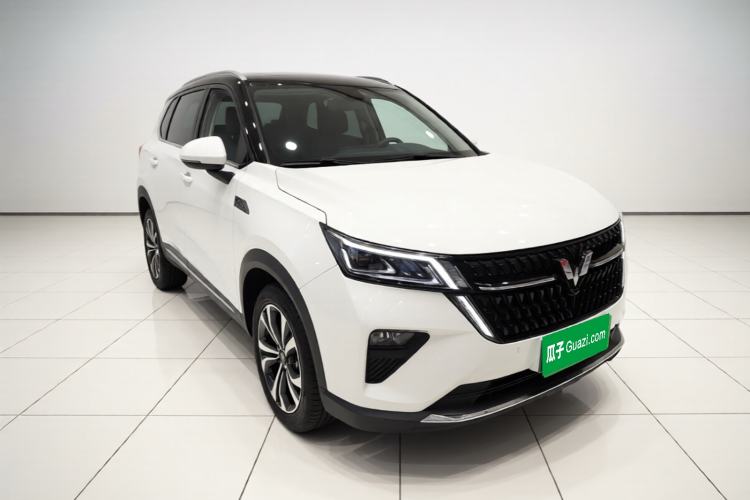 Used Wuling Asta 2021 1.5T CVT Starlight Edition Front Right 45 Deg