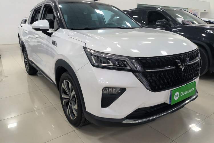 Used Wuling Asta 2021 1.5T CVT Starlight Edition Front Right 45 Deg