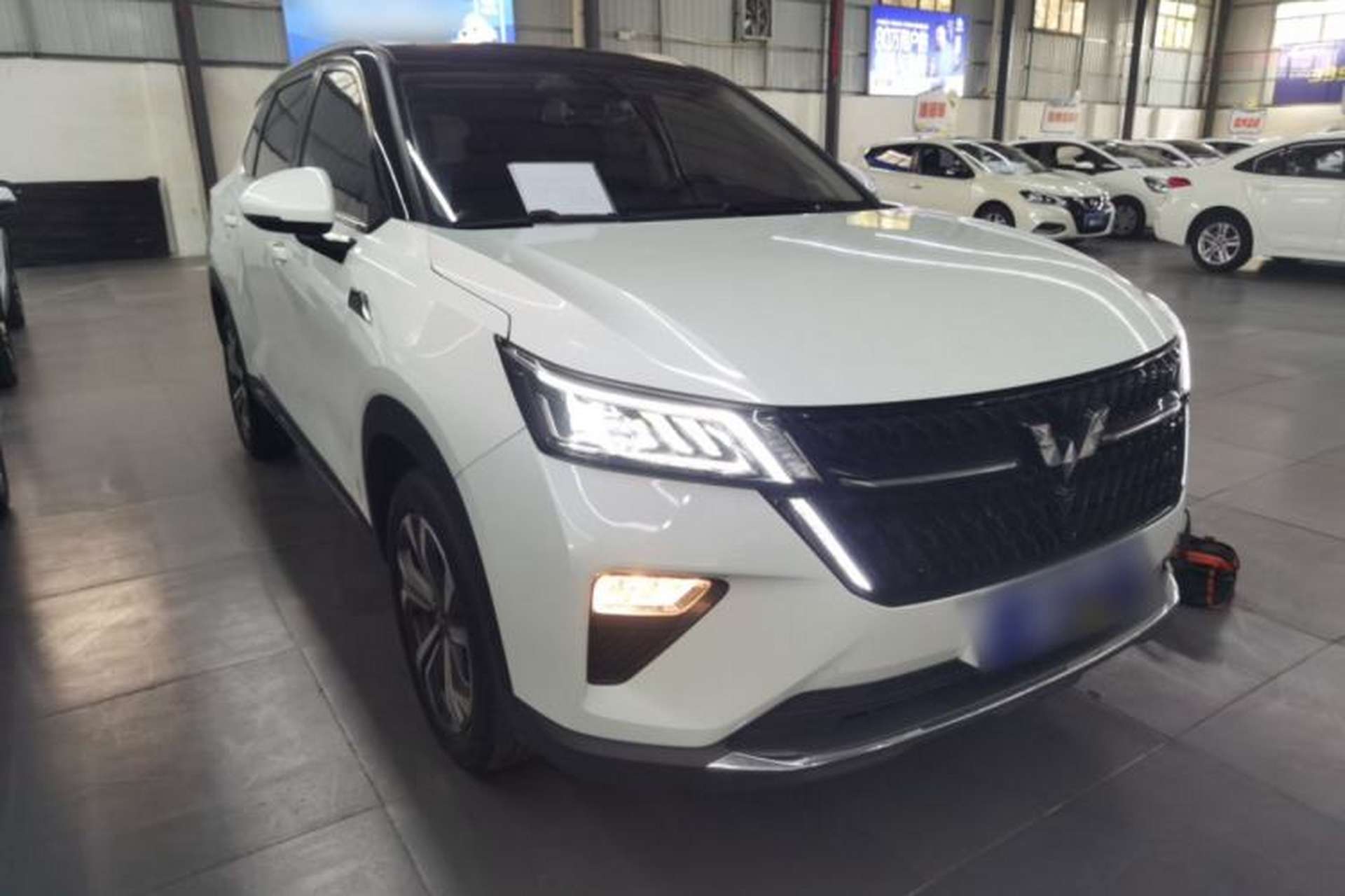 Used Wuling Asta 2021 1.5T CVT Starlight Edition Front Right 45 Deg
