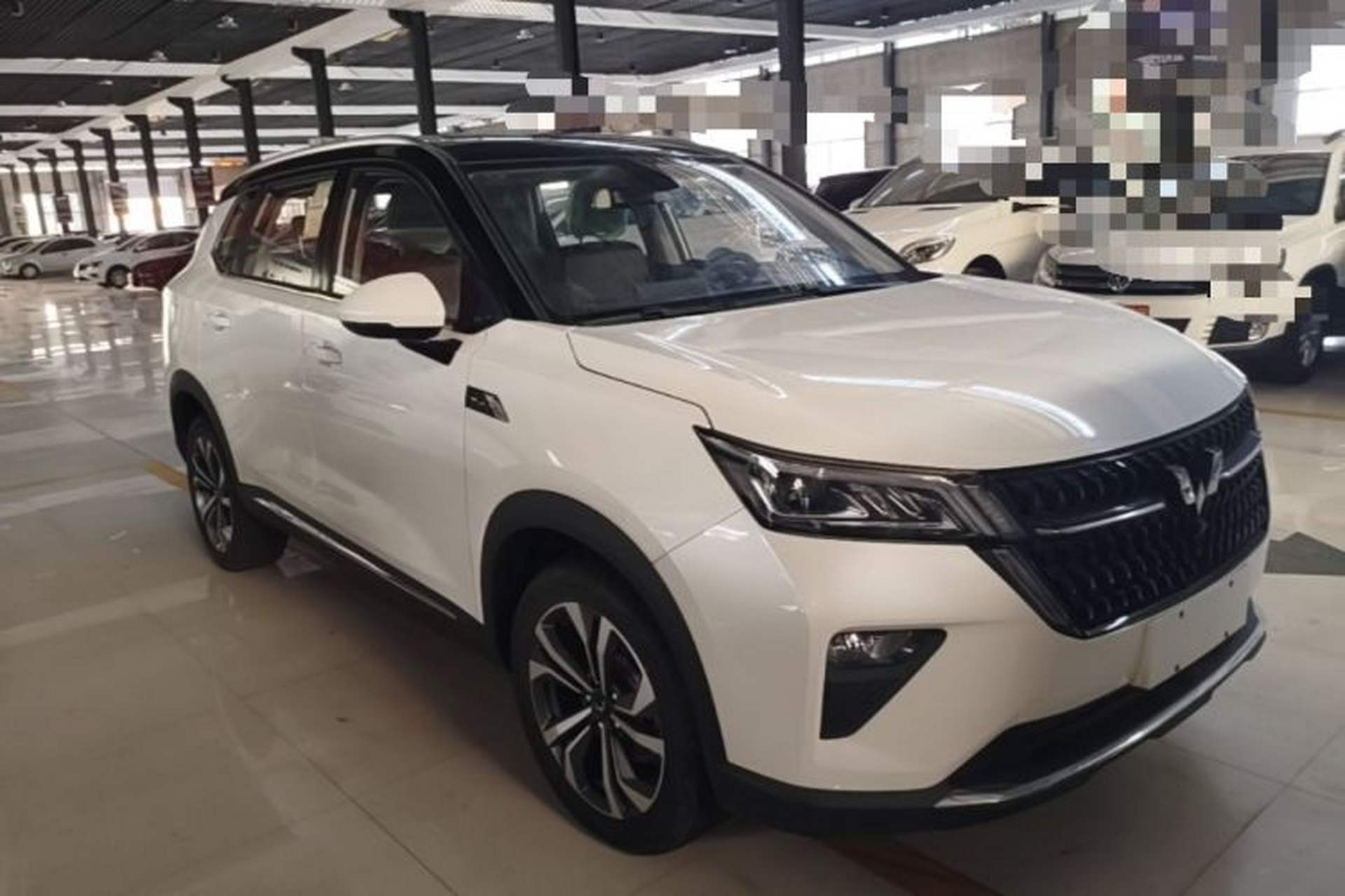Used Wuling Asta 2021 1.5T CVT Starlight Edition Front Right 45 Deg