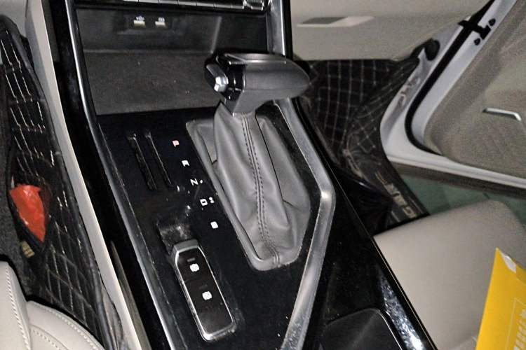Used Wuling Asta 2021 1.5T CVT Star曜 Edition Gear Lever