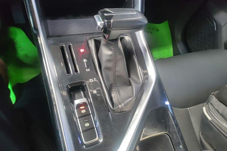 Used Wuling Asta 2021 1.5T CVT Starlight Edition Gear Lever