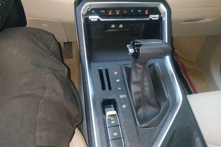 Used Wuling Asta 2021 1.5T CVT Star曜 Edition Gear Lever