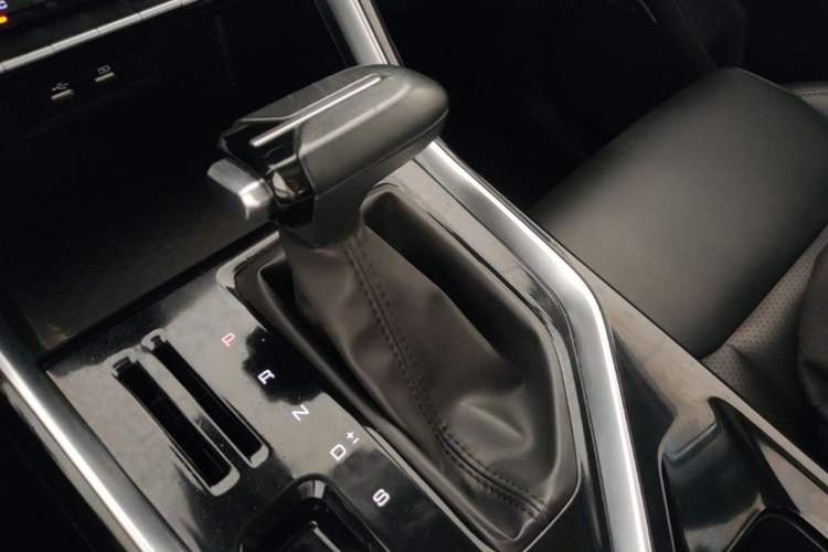 Used Wuling Asta 2021 1.5T CVT Starlight Edition Gear Lever