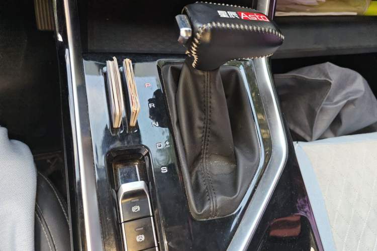 Used Wuling Asta 2021 1.5T CVT Starlight Edition Gear Lever