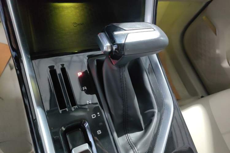 Used Wuling Asta 2021 1.5T CVT Star曜 Edition Gear Lever