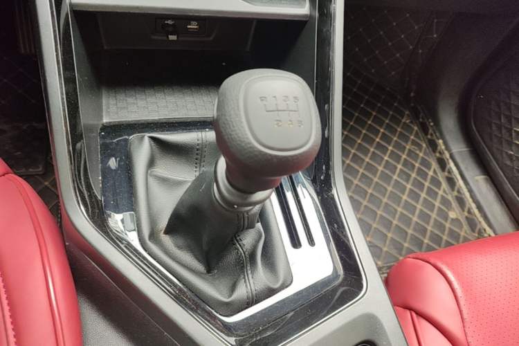 Used Wuling Asta 2021 1.5T Manual Xingyue Edition Gear Lever