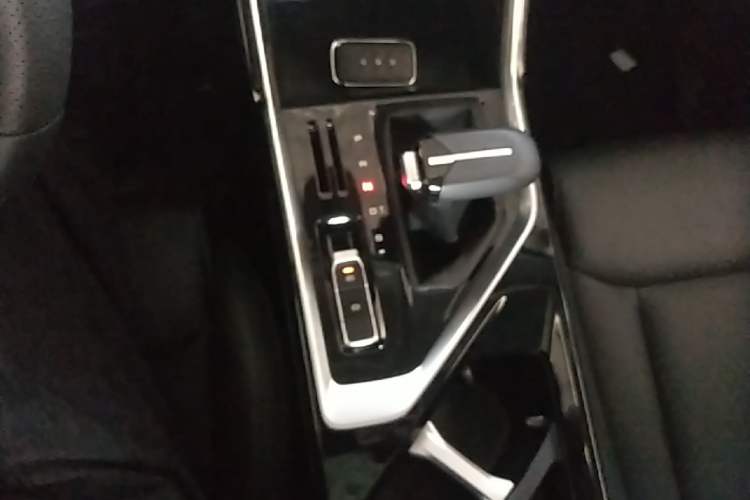 Used Wuling Asta 2021 1.5T CVT Starlight Edition Gear Lever