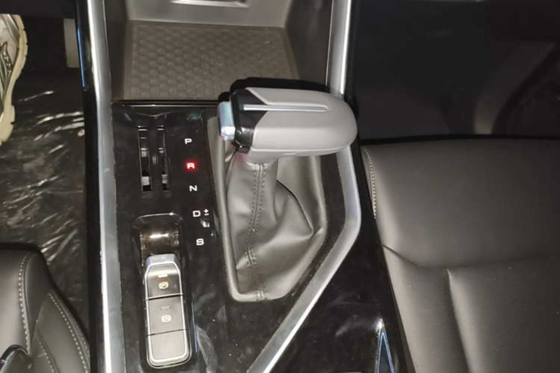 Used Wuling Asta 2021 1.5T CVT Starlight Edition Gear Lever