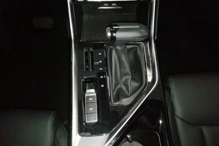 Used Wuling Asta 2021 1.5T CVT Starlight Edition Gear Lever