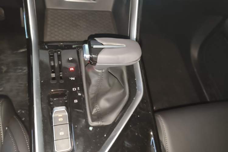 Used Wuling Asta 2021 1.5T CVT Starlight Edition Gear Lever