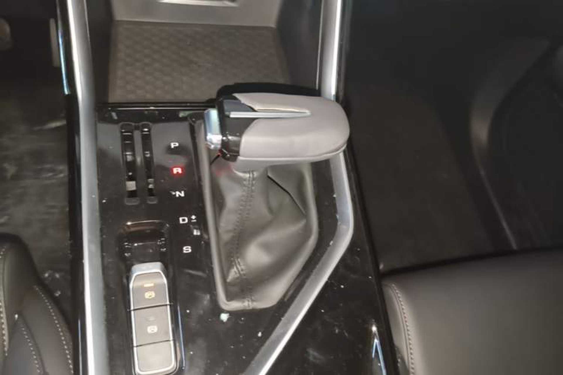 Used Wuling Asta 2021 1.5T CVT Starlight Edition Gear Lever