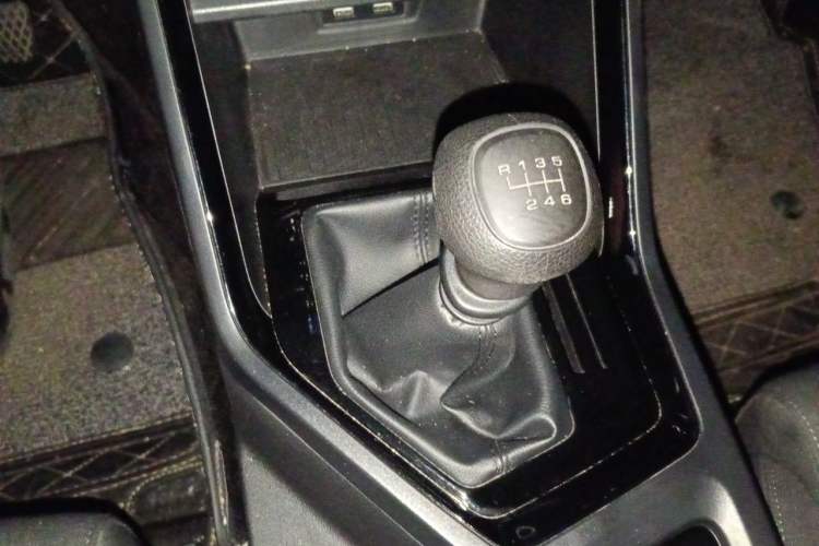 Used Wuling Asta 2021 1.5T Manual Xingyue Edition Gear Lever