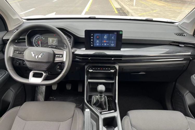 Used Wuling Asta 2021 1.5T Manual Xingyue Edition Interior 1