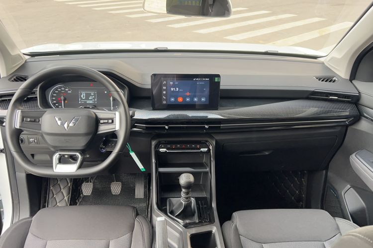 Used Wuling Asta 2021 1.5T Manual Xingyue Edition Interior 2