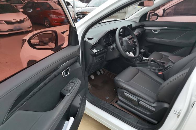 Used Wuling Asta 2021 1.5T Manual Xingyue Edition Interior 3