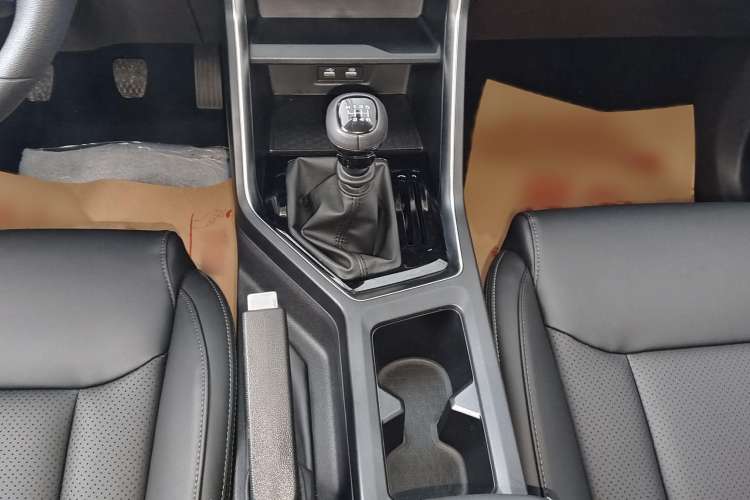 Used Wuling Asta 2021 1.5T Manual Starlight Edition Interior 4