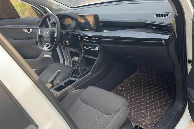 Used Wuling Asta 2021 1.5T Manual Xingyue Edition Interior 4