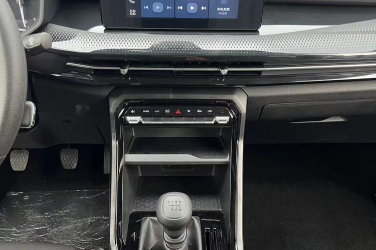 Used Wuling Asta 2021 1.5T Manual Xingyue Edition Interior 5