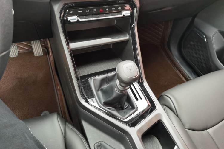 Used Wuling Asta 2021 1.5T Manual Xingyue Edition Interior 6