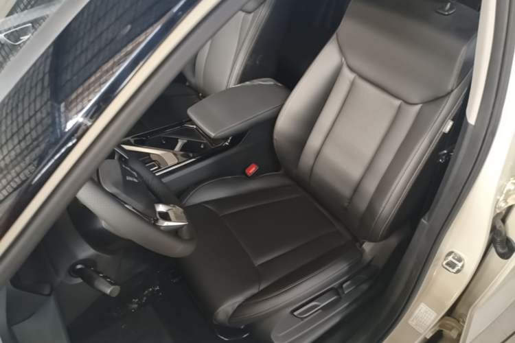 Used Wuling Asta 2021 1.5T CVT Starlight Edition Left Front Seat