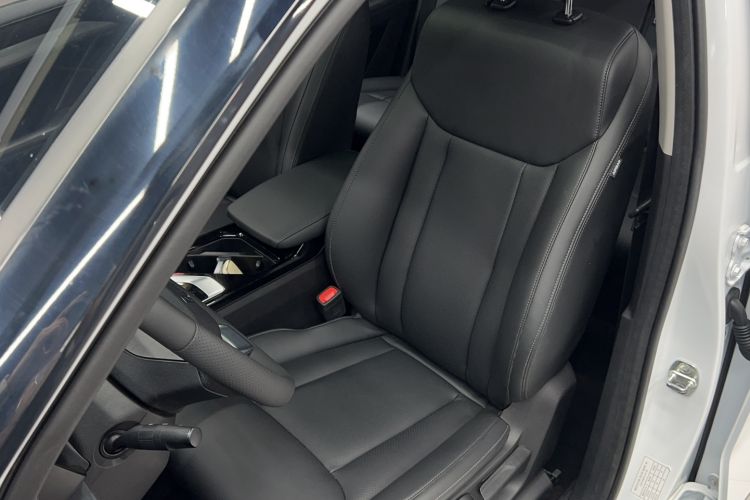 Used Wuling Asta 2021 1.5T CVT Starlight Edition Left Front Seat