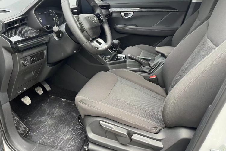 Used Wuling Asta 2021 1.5T Manual Xingyue Edition Left Front Seat