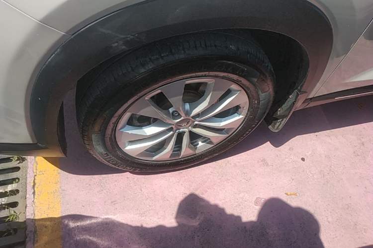 Used Wuling Asta 2021 1.5T Manual Xingyue Edition Left Front Wheel Hub